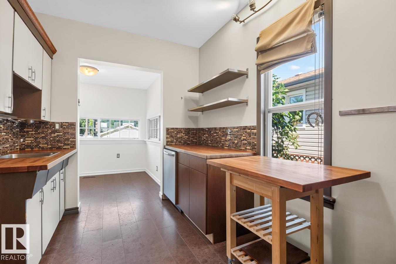 8730 84 AV NW - 15