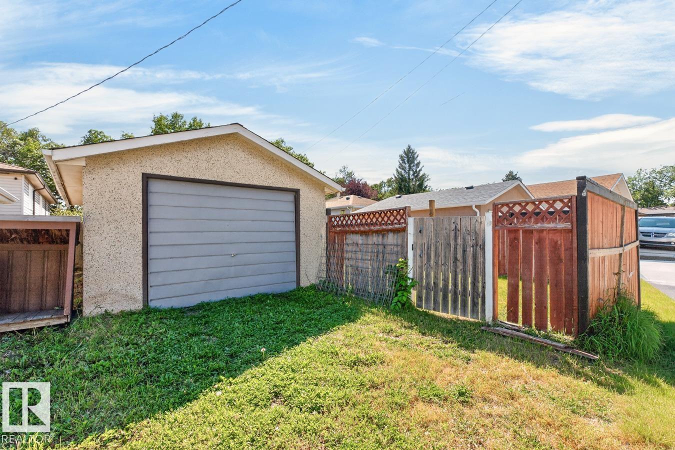 8730 84 AV NW - 40