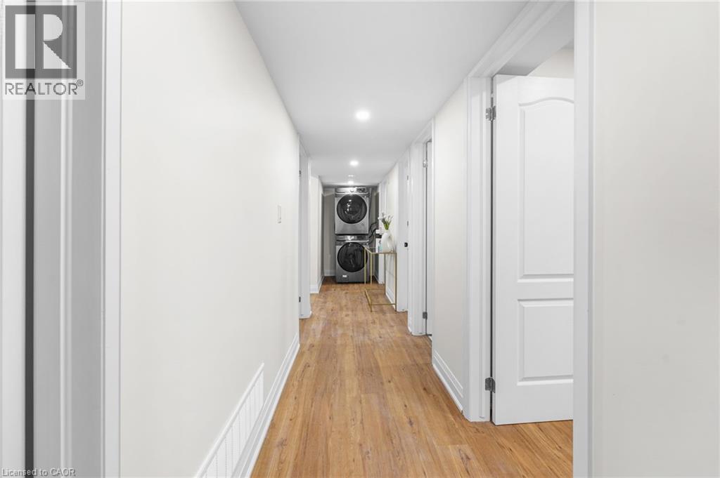 58 TUPPER Crescent - Image 32