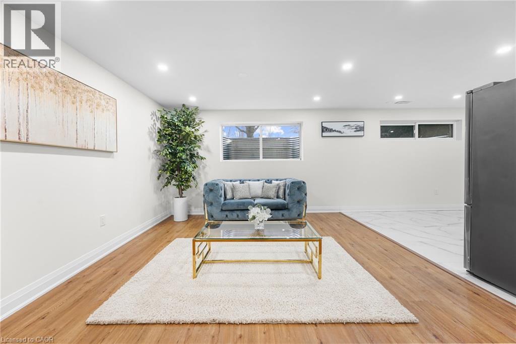58 TUPPER Crescent - Image 24