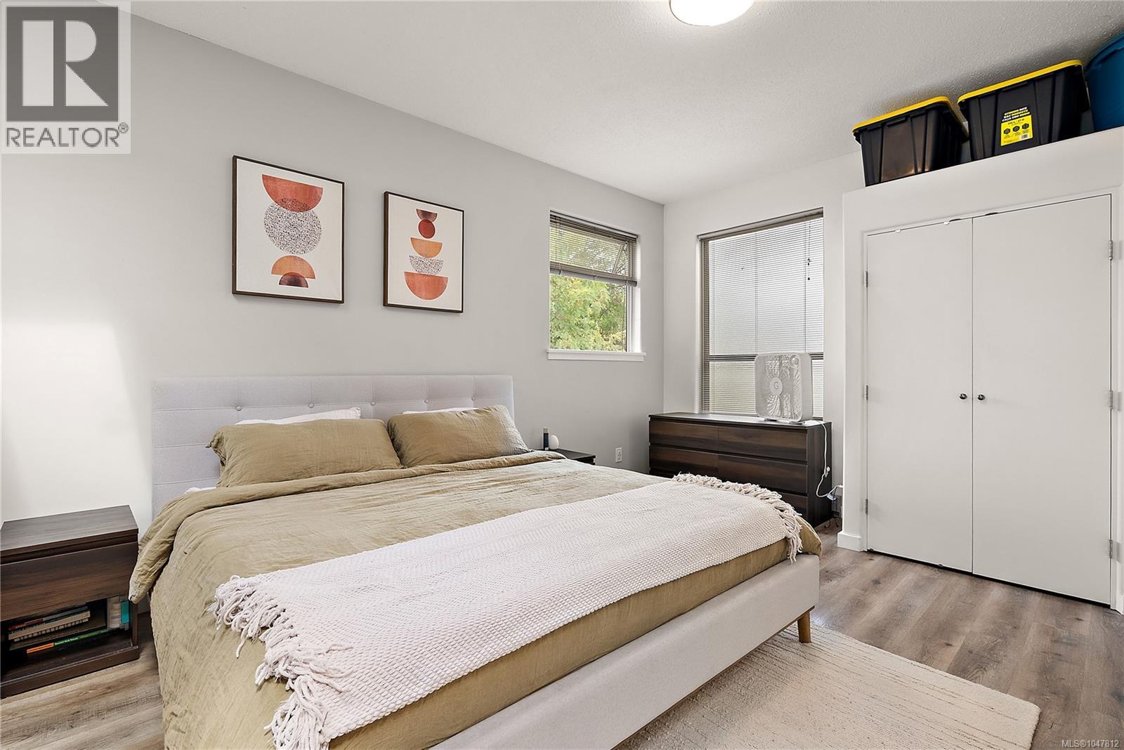 #7 407 William St - 23