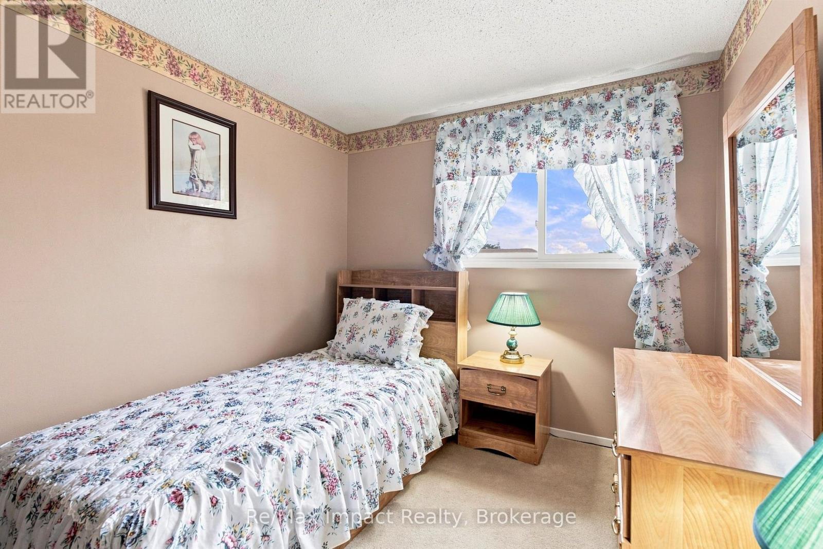 822 SOUTHDOWN STREET - 19