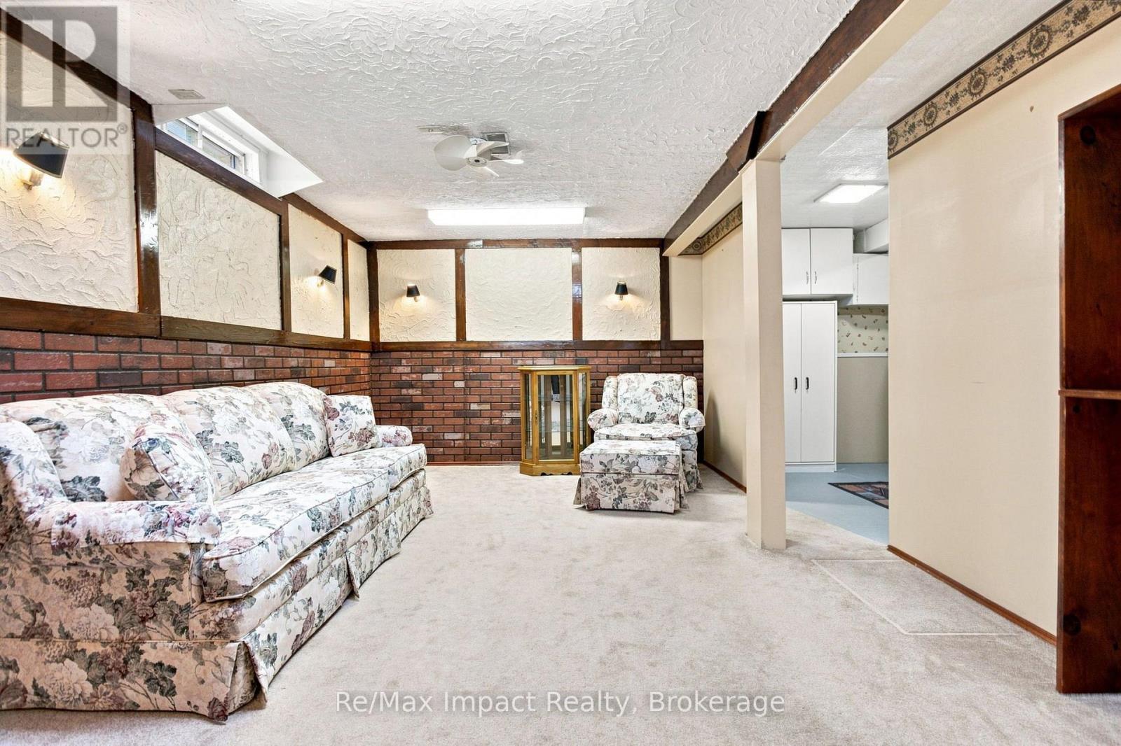 822 SOUTHDOWN STREET - 30
