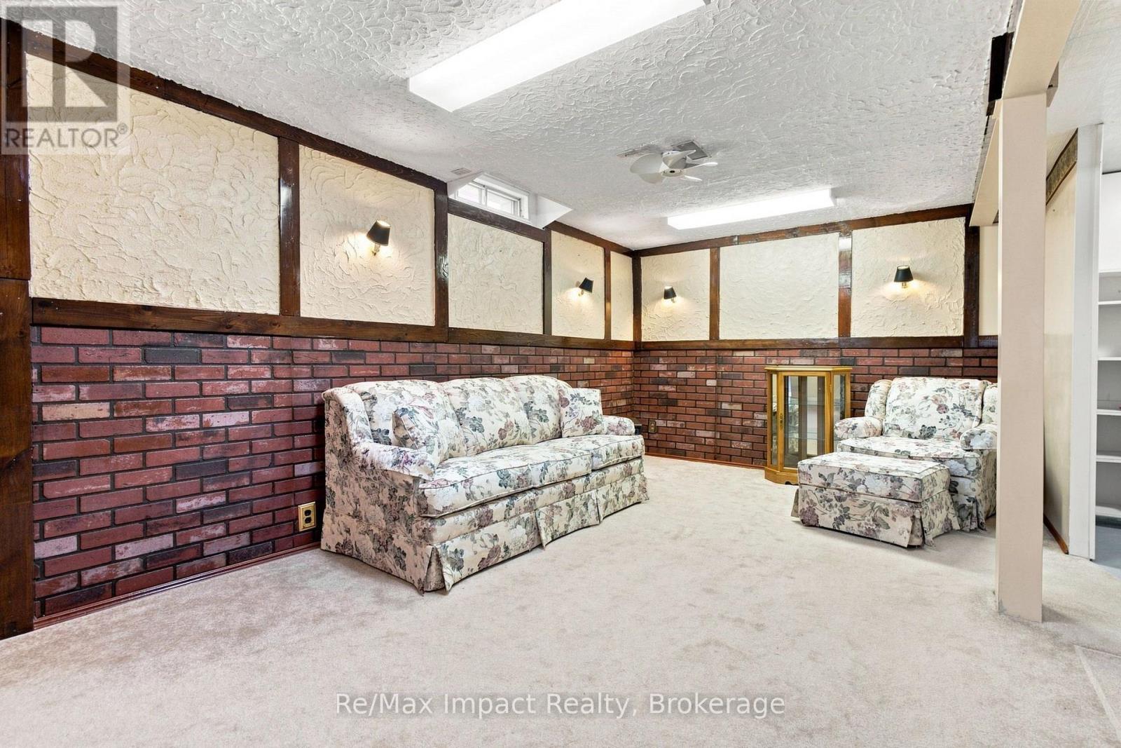 822 SOUTHDOWN STREET - Image 31
