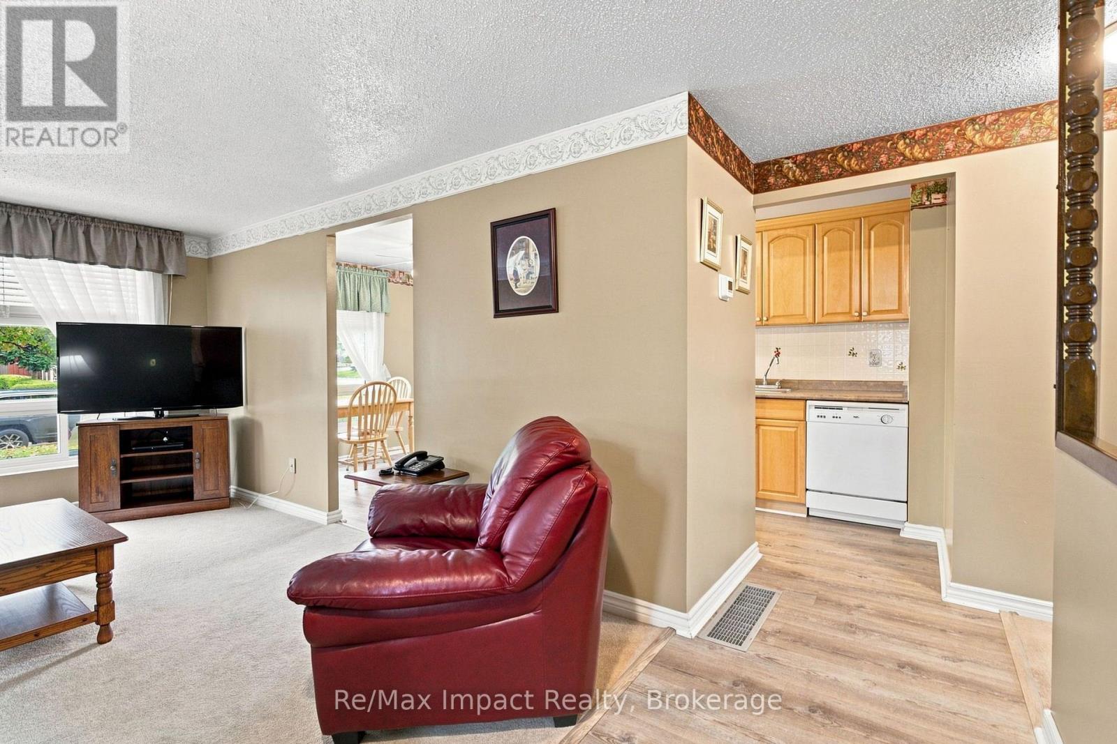822 SOUTHDOWN STREET - Image 6