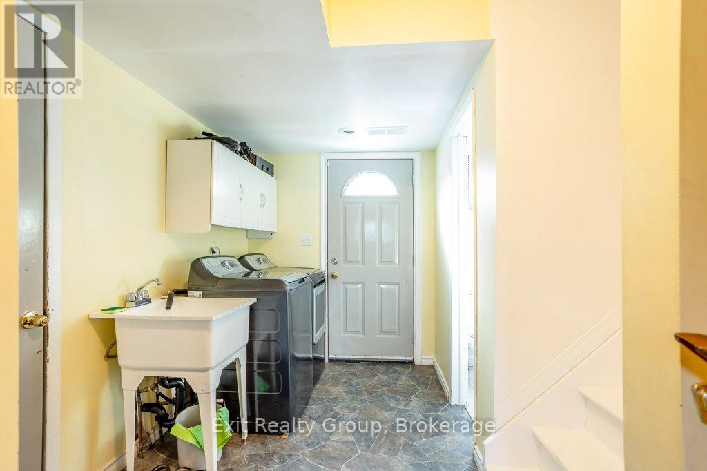 640 VICTORIA STREET N - 18
