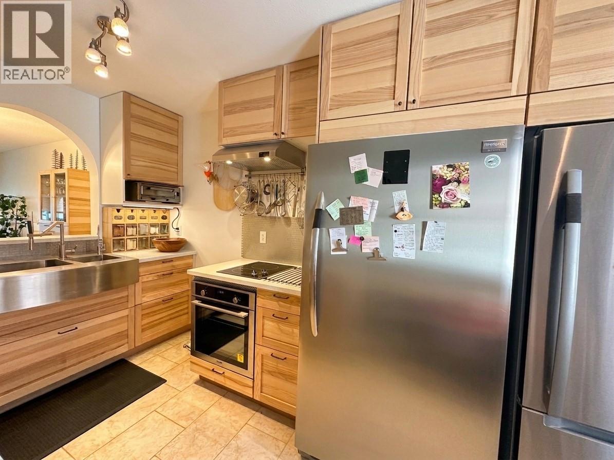 8029 VEDETTE Drive - 11