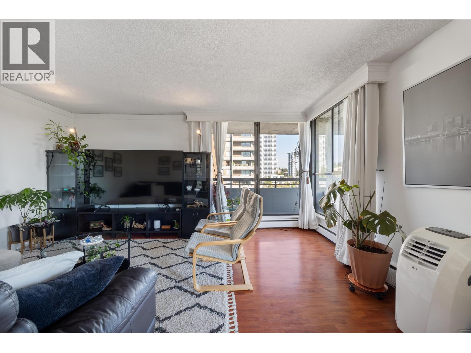1003 3737 BARTLETT COURT, Burnaby