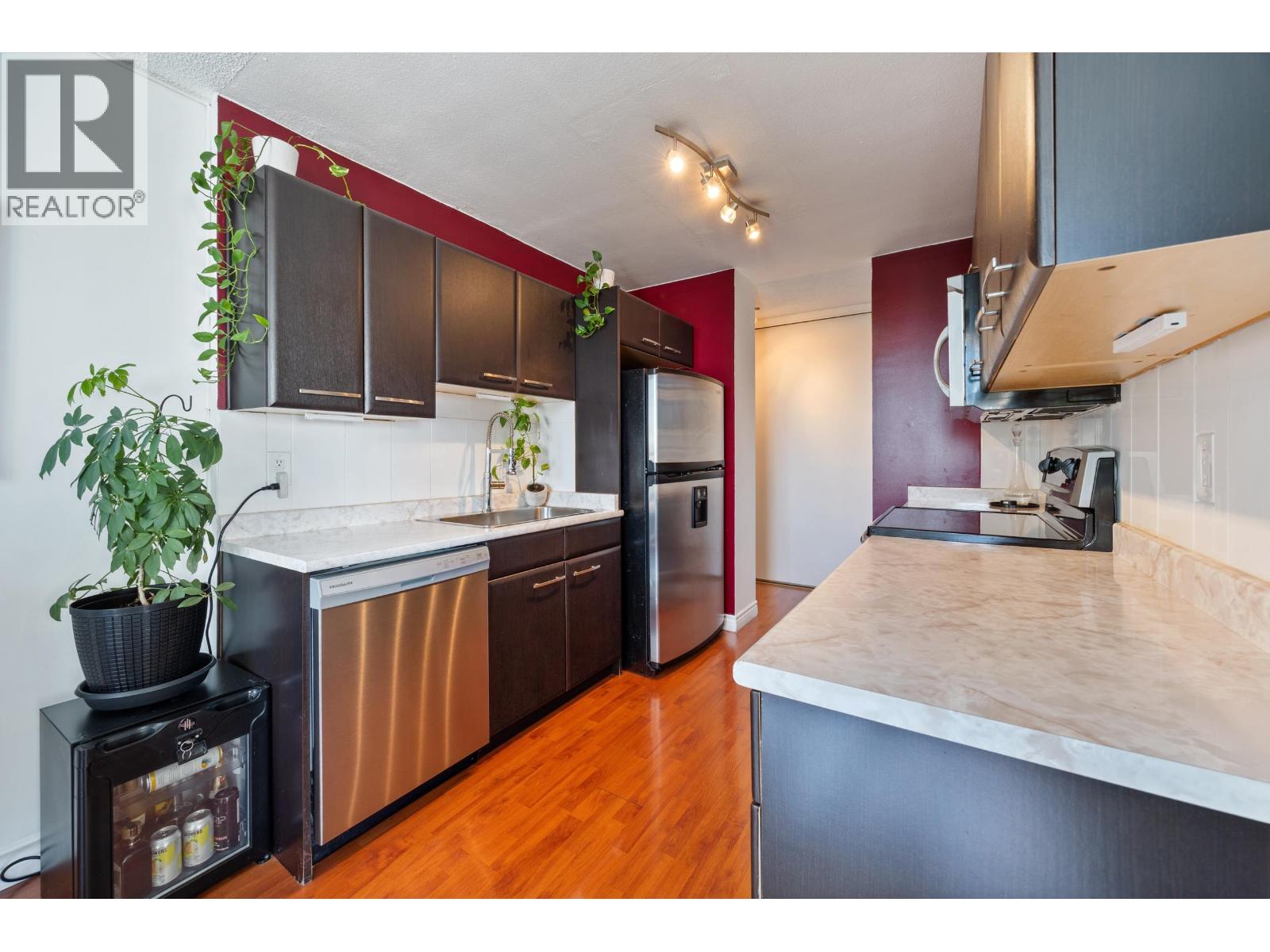 1003 3737 BARTLETT COURT, Burnaby