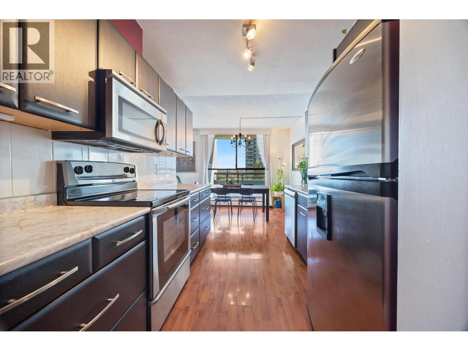1003 3737 BARTLETT COURT, Burnaby