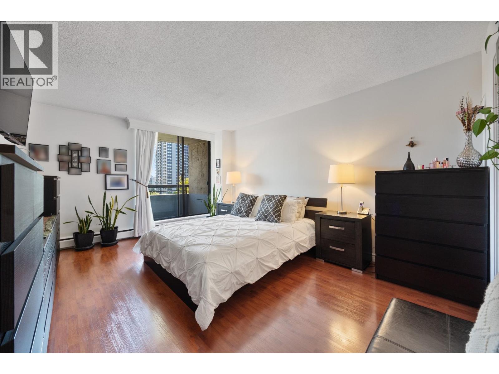 1003 3737 BARTLETT COURT, Burnaby