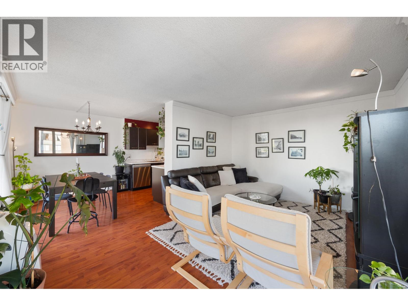 1003 3737 BARTLETT COURT, Burnaby