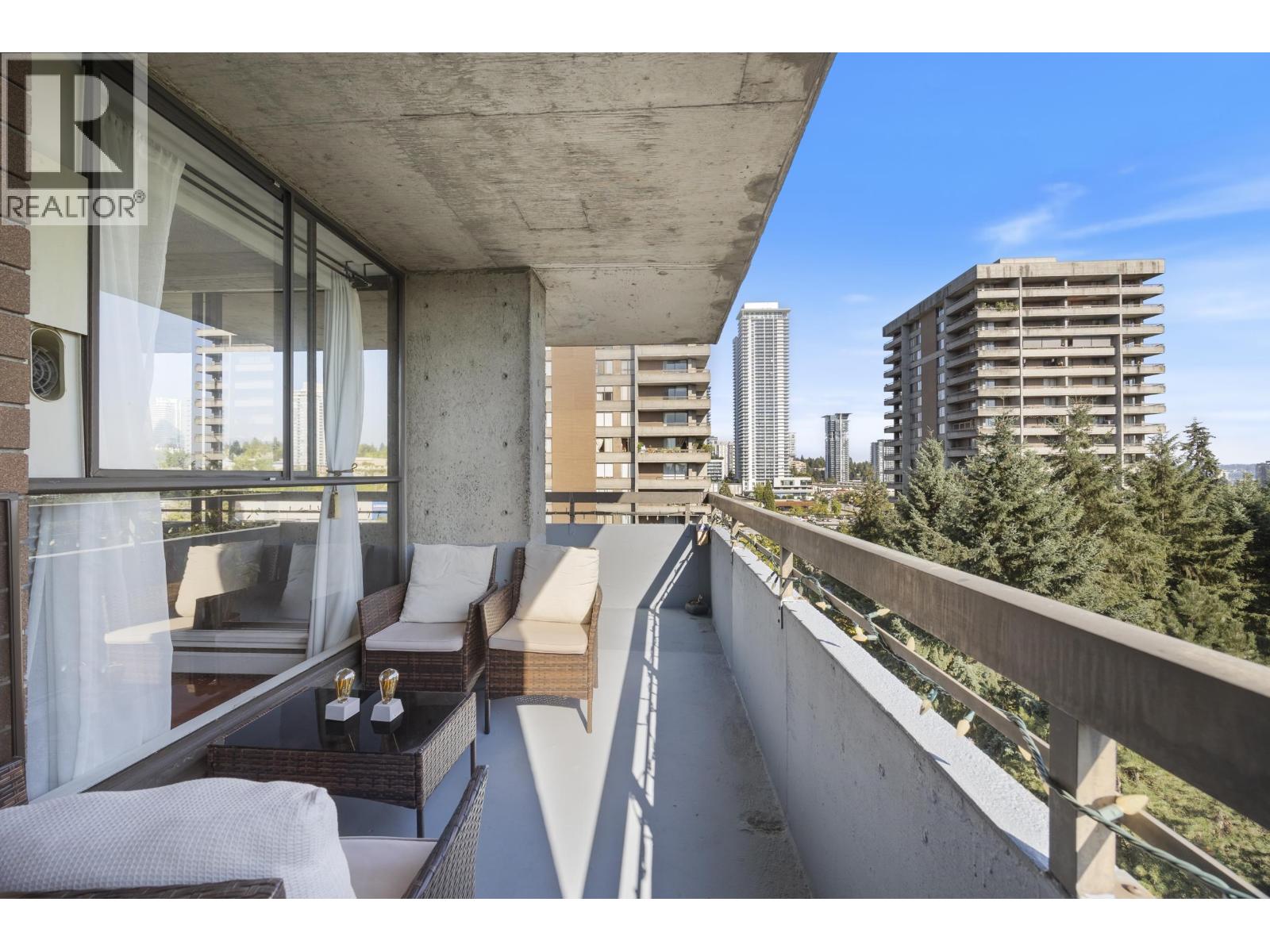 1003 3737 BARTLETT COURT, Burnaby