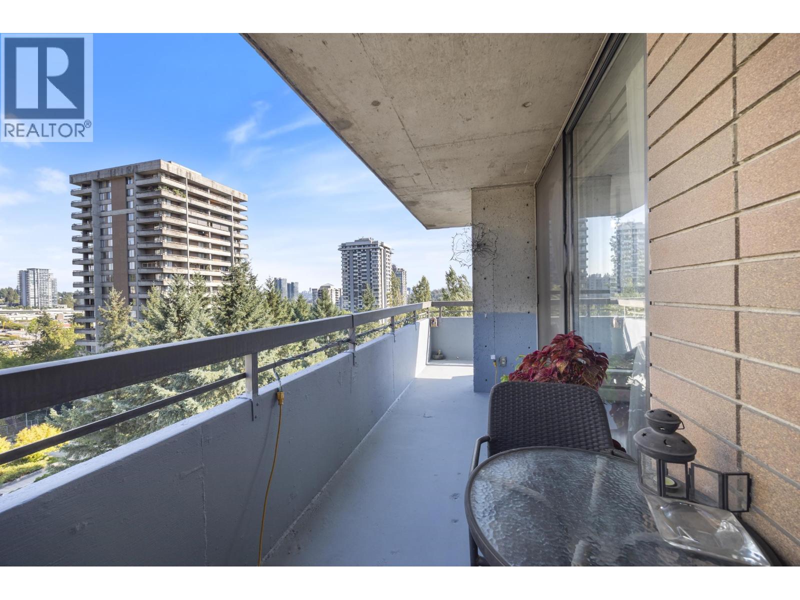 1003 3737 BARTLETT COURT, Burnaby