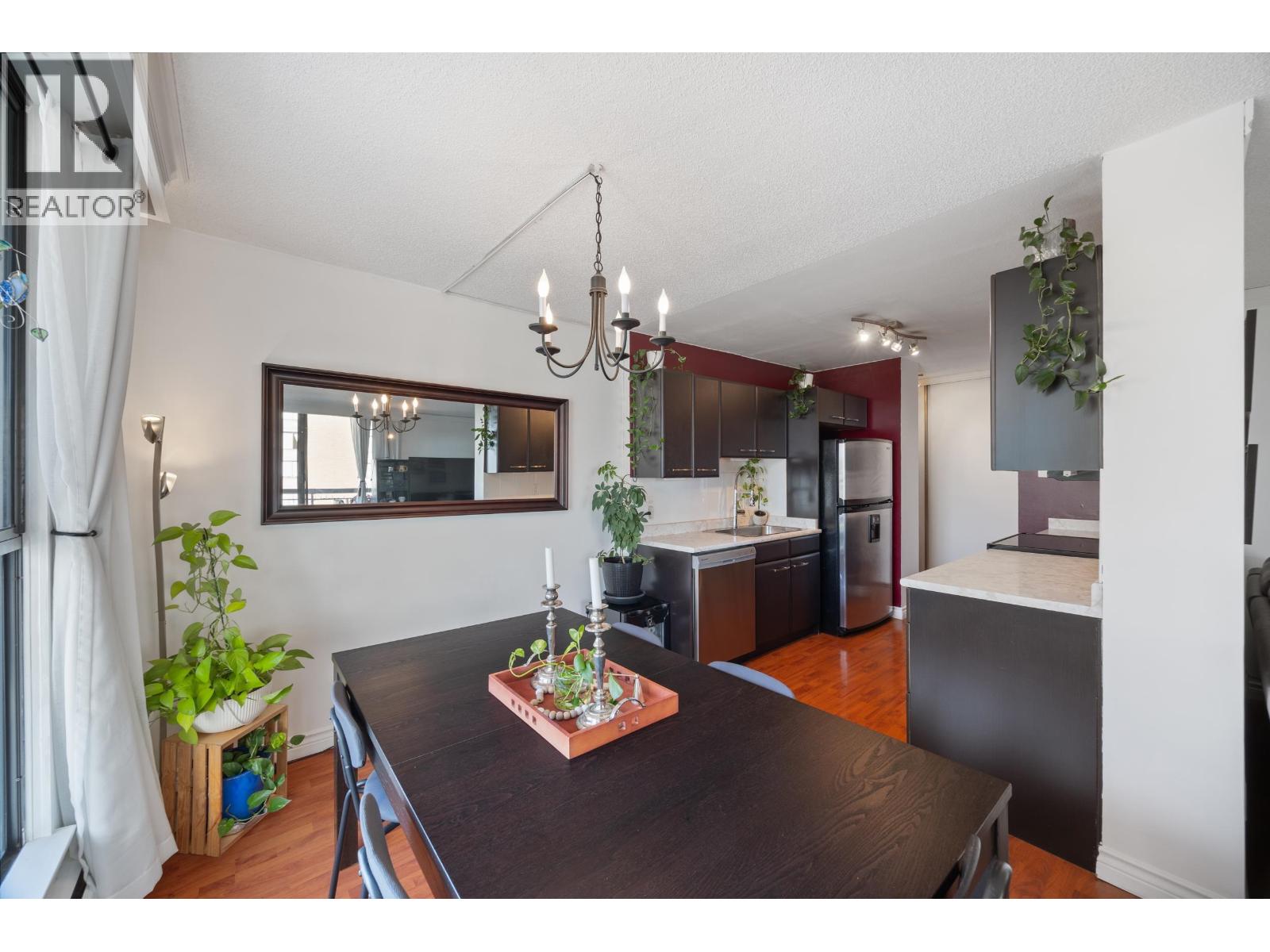 1003 3737 BARTLETT COURT, Burnaby