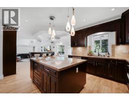 1012 Jay Crescent, Squamish, BC V8B0P2 Photo 6