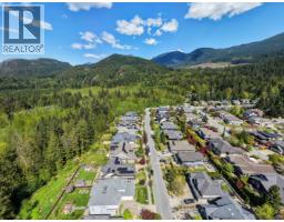 1012 Jay Crescent, Squamish, BC V8B0P2 Photo 25