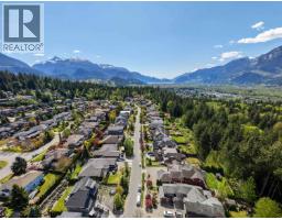 1012 Jay Crescent, Squamish, BC V8B0P2 Photo 28
