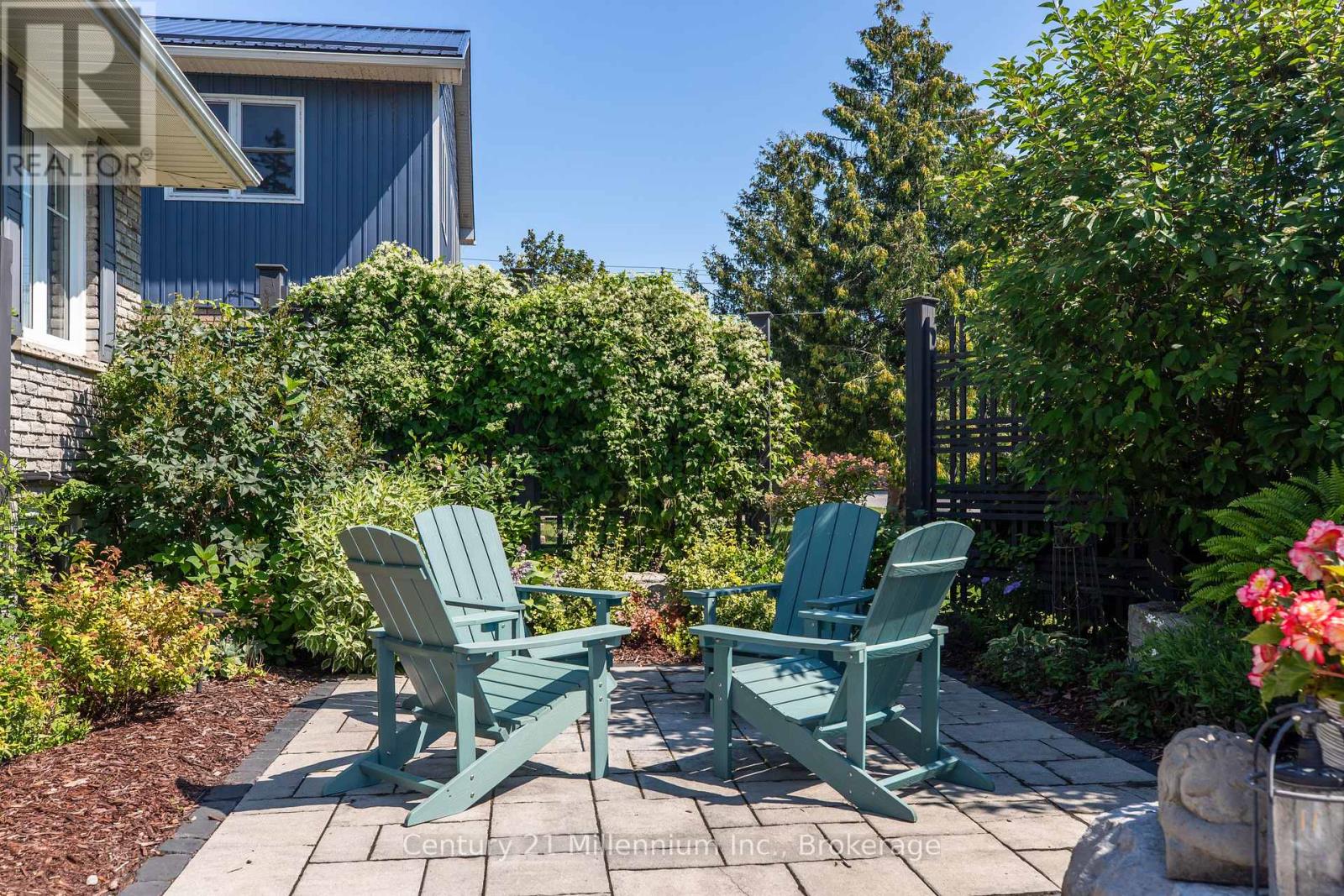 36 HURON STREET N - 41