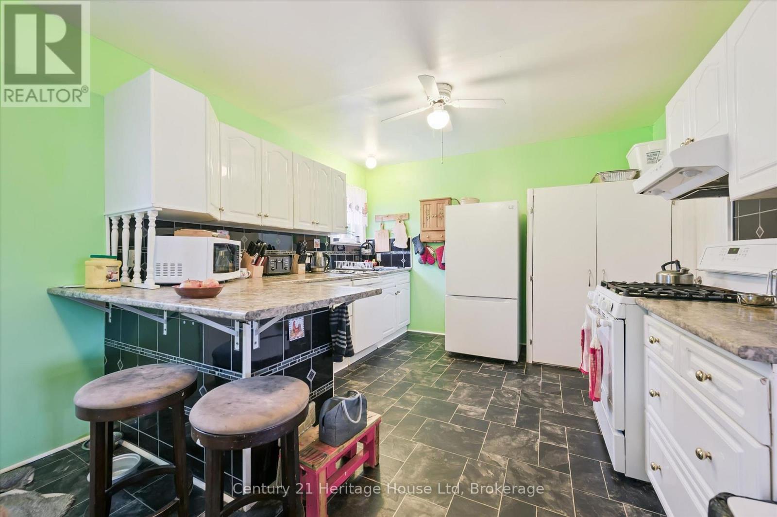 25 FOURTH AVENUE - Image 16