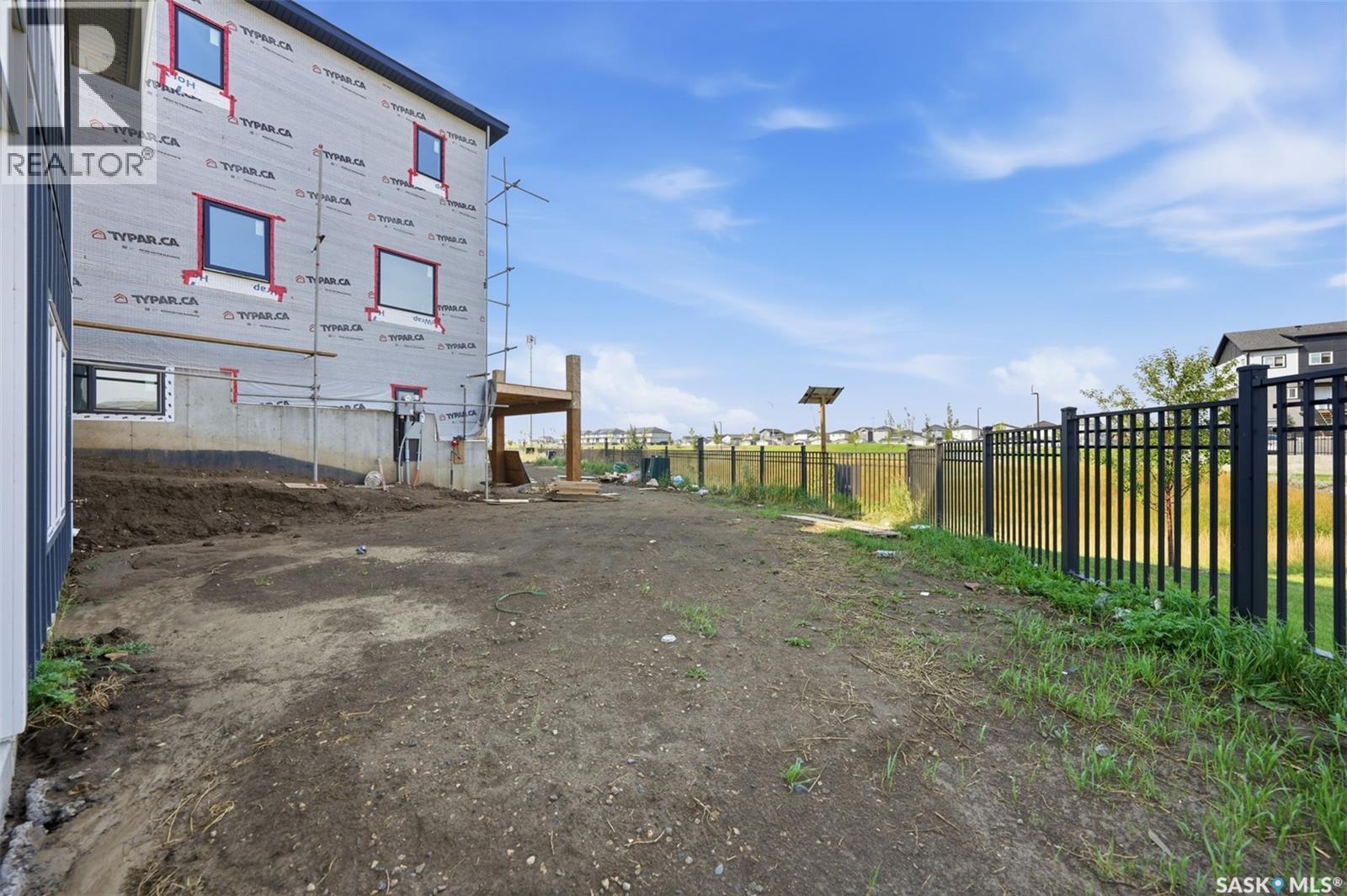 435 Sharma CRESCENT - Image 40