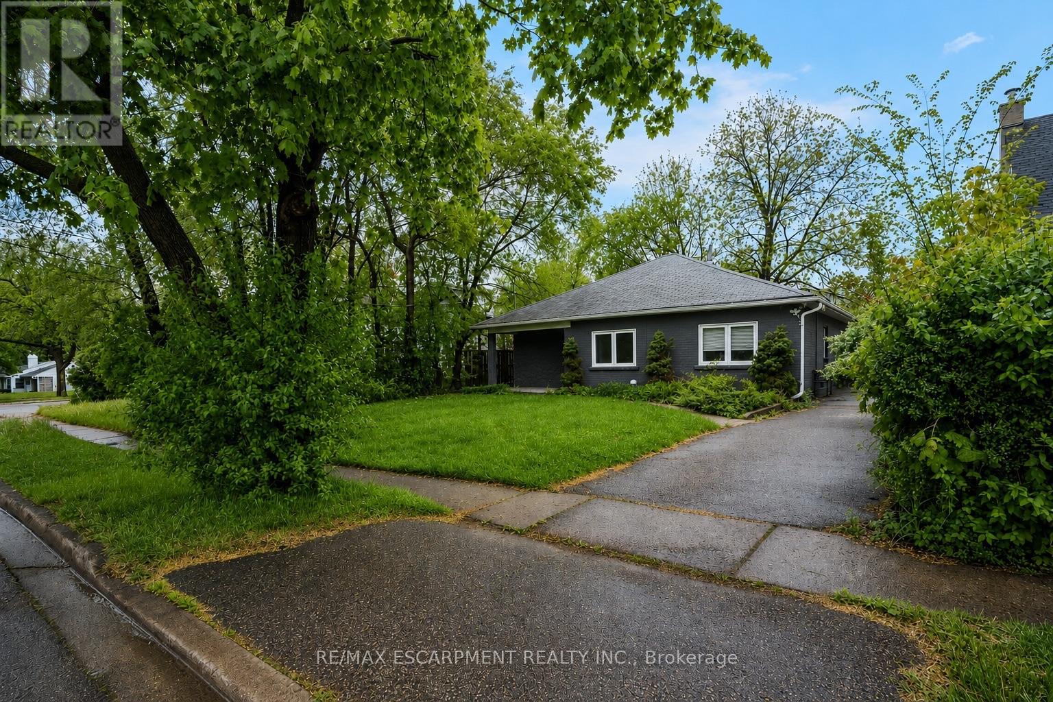 Photo of 16 Woodward Avenue