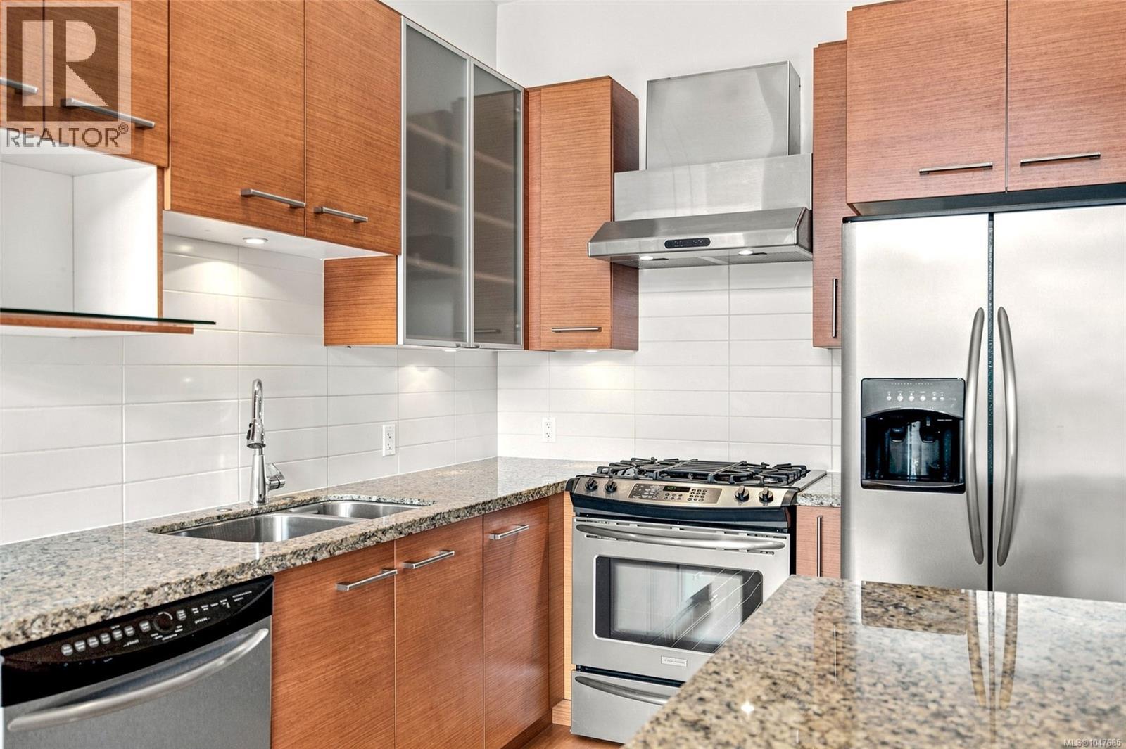 #107 38 Front St - 8