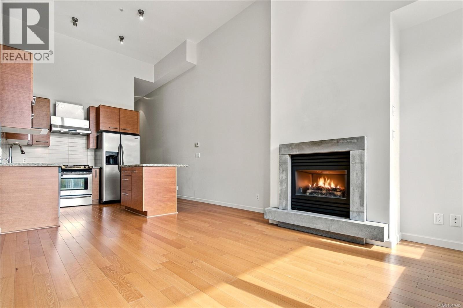 #107 38 Front St - 5