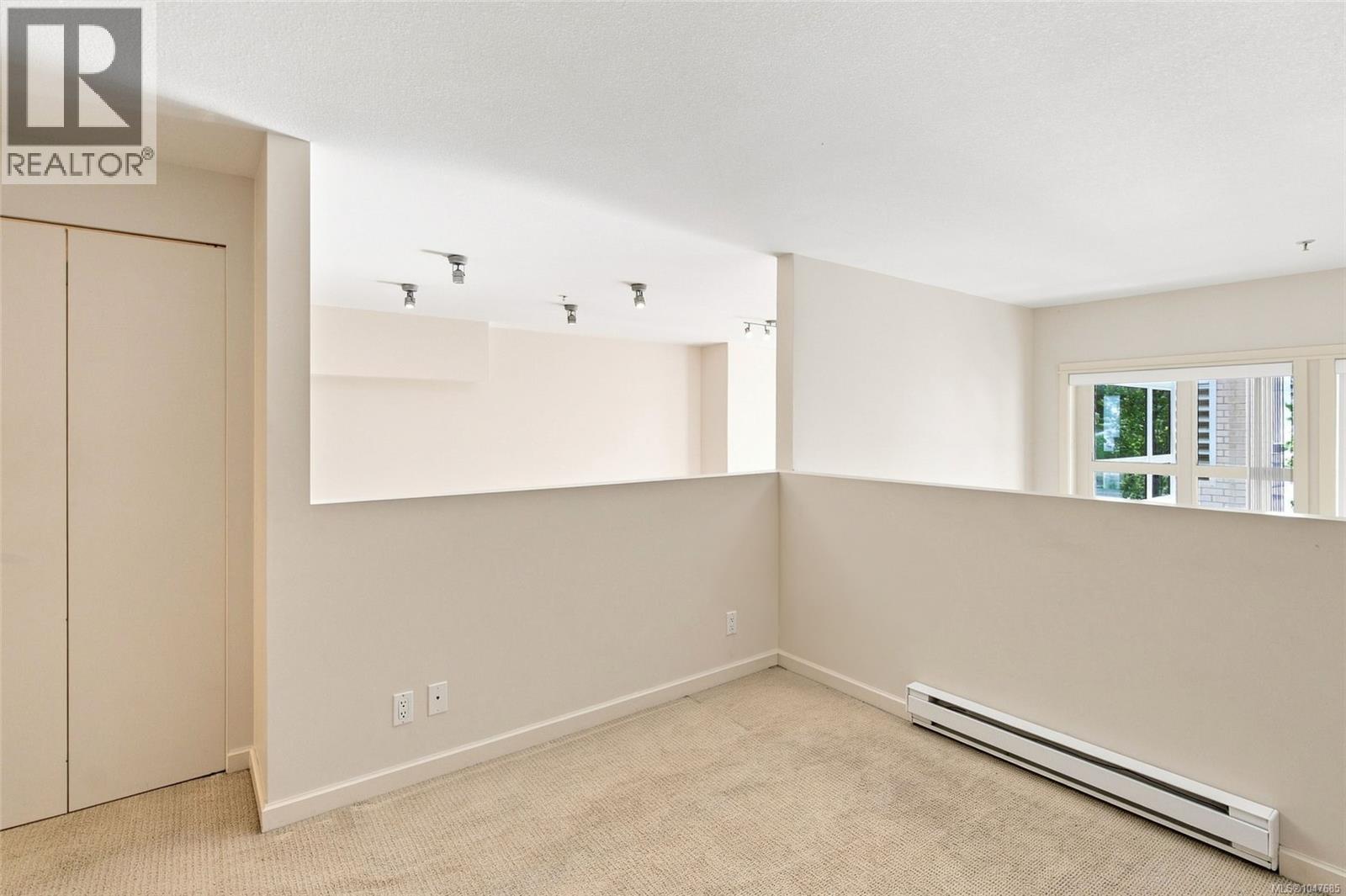 #107 38 Front St - 10