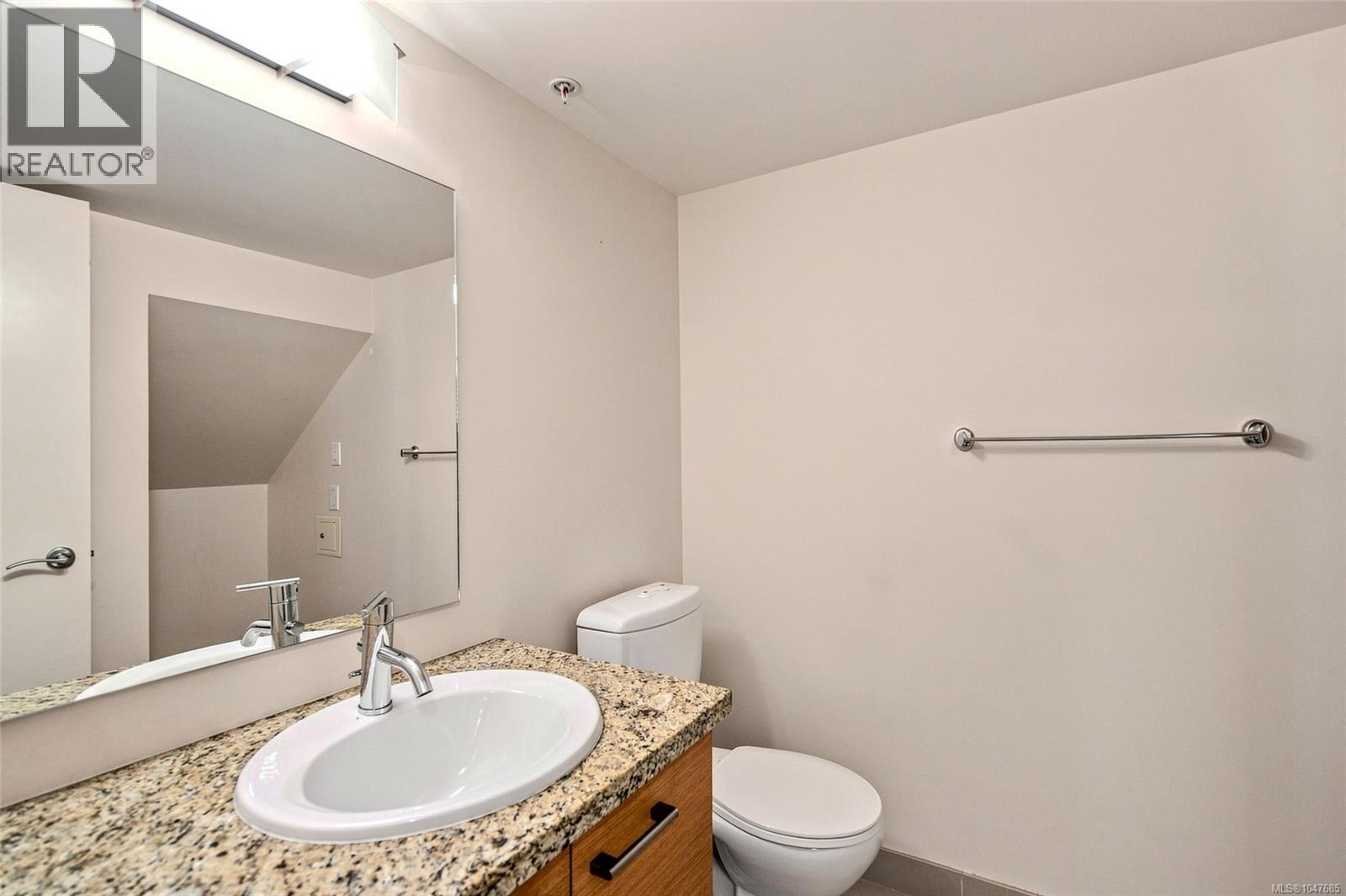 #107 38 Front St - 35