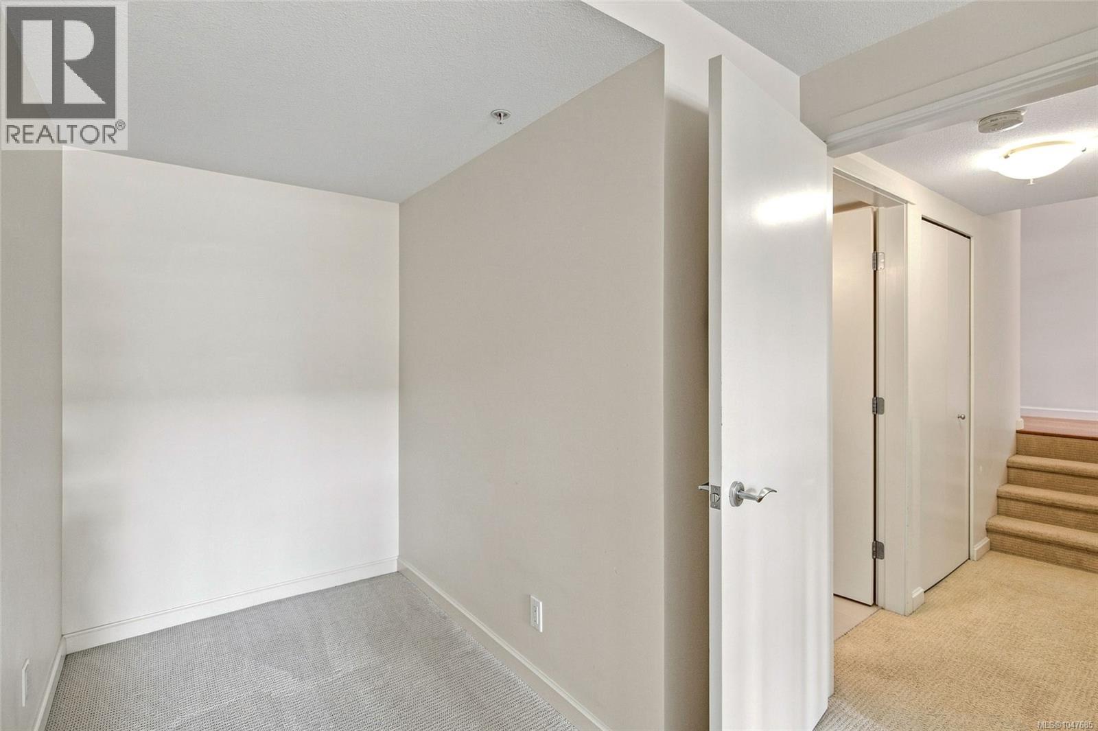 #107 38 Front St - 21