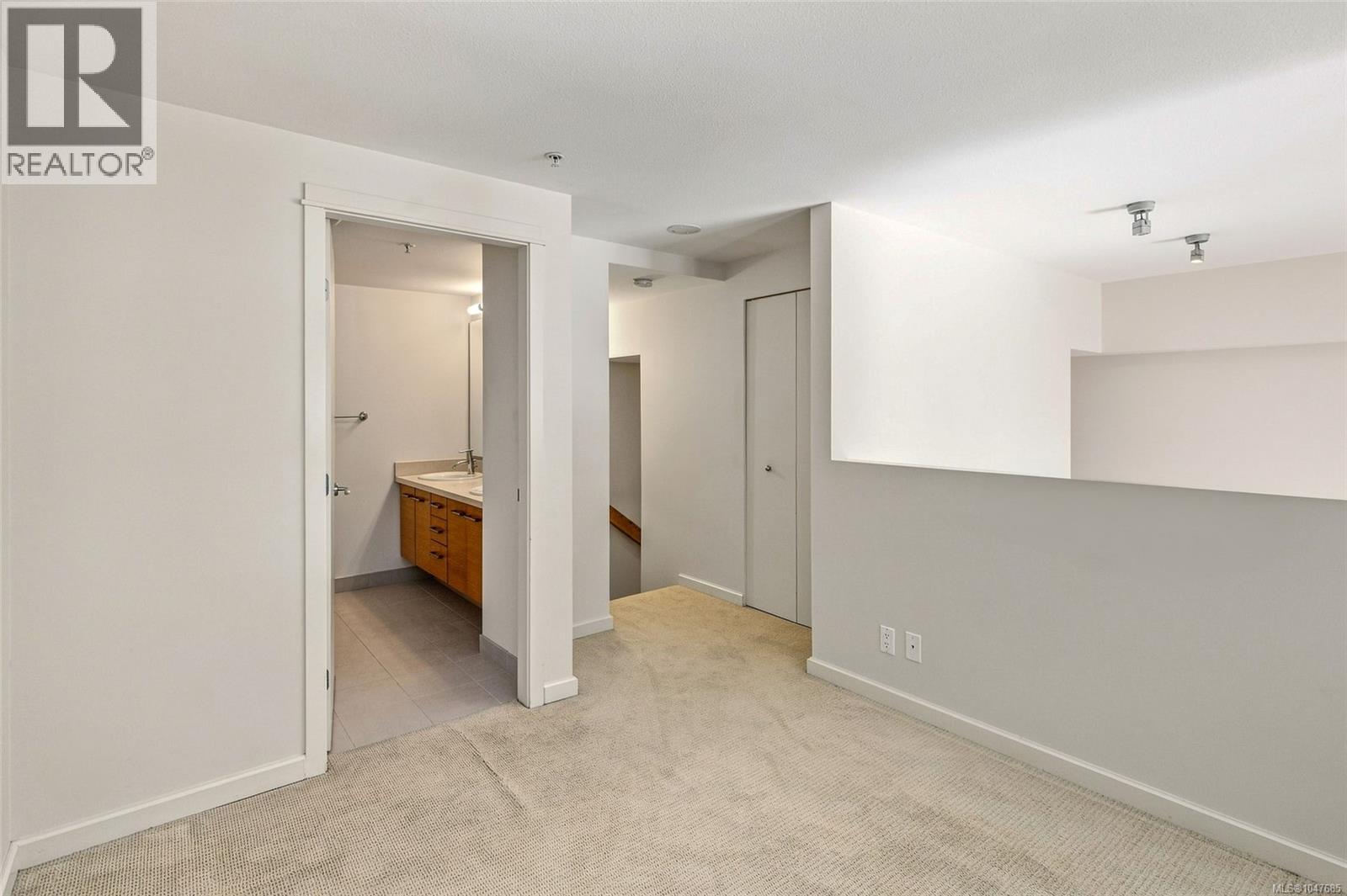 #107 38 Front St - Image 28