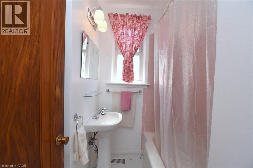 575 UPPER WENTWORTH Street - 17