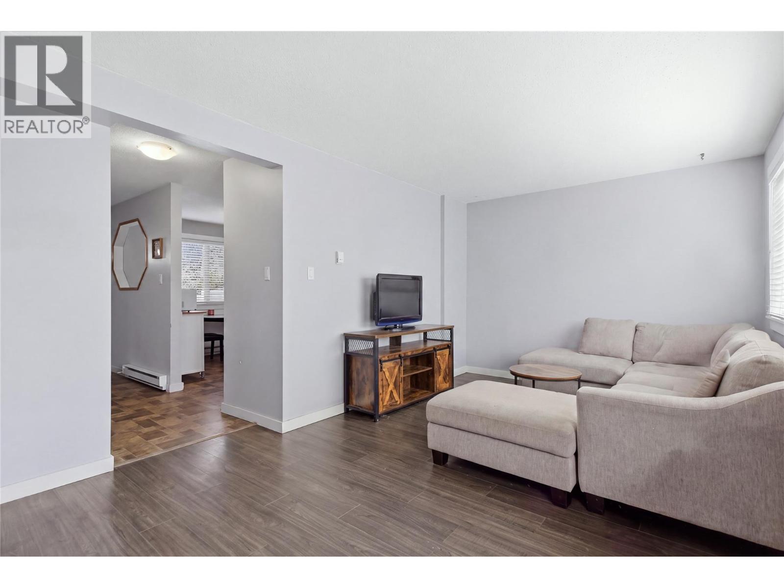 #56 1697 GREENFIELD Avenue - Image 6