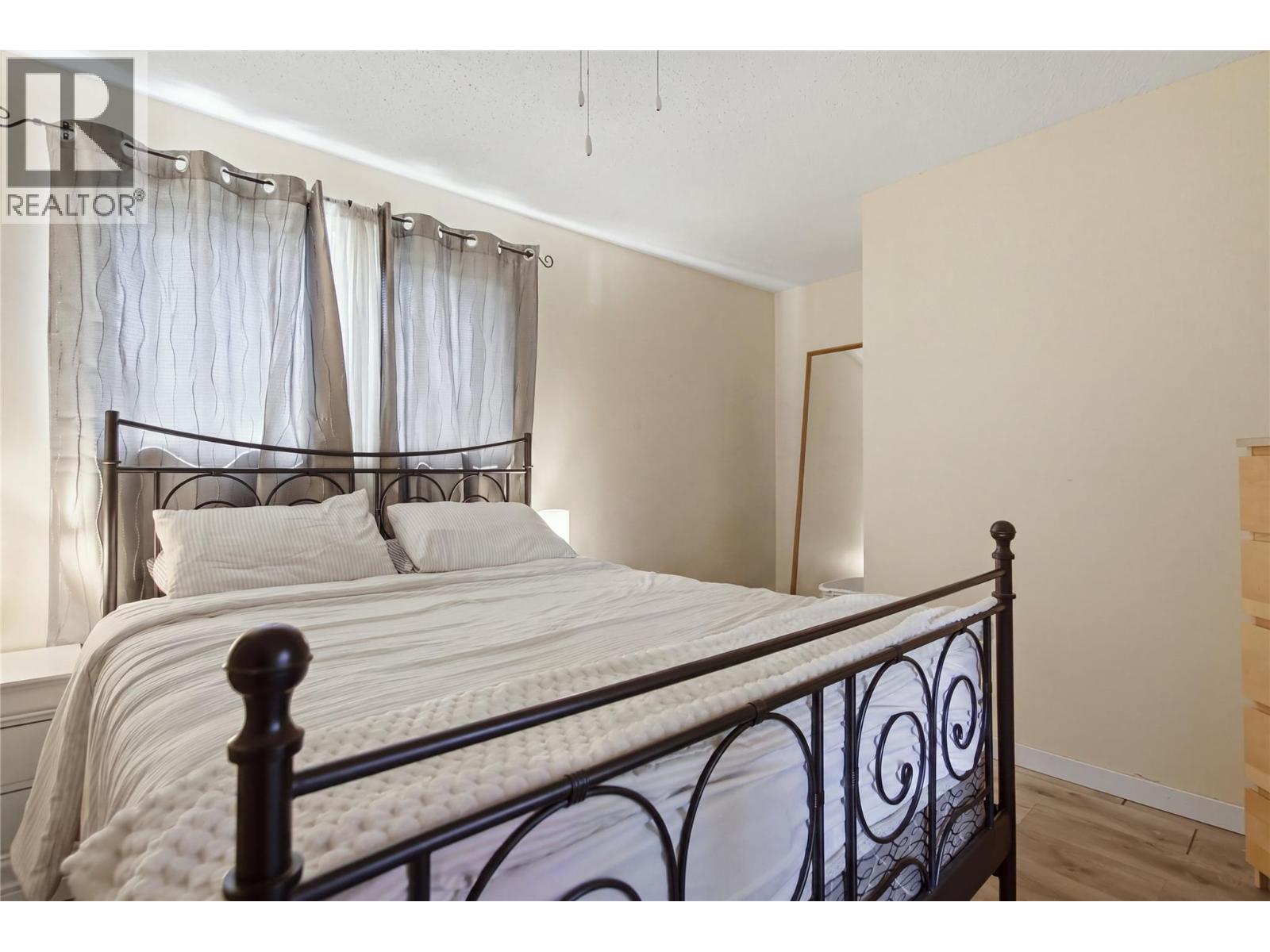 #56 1697 GREENFIELD Avenue - 9