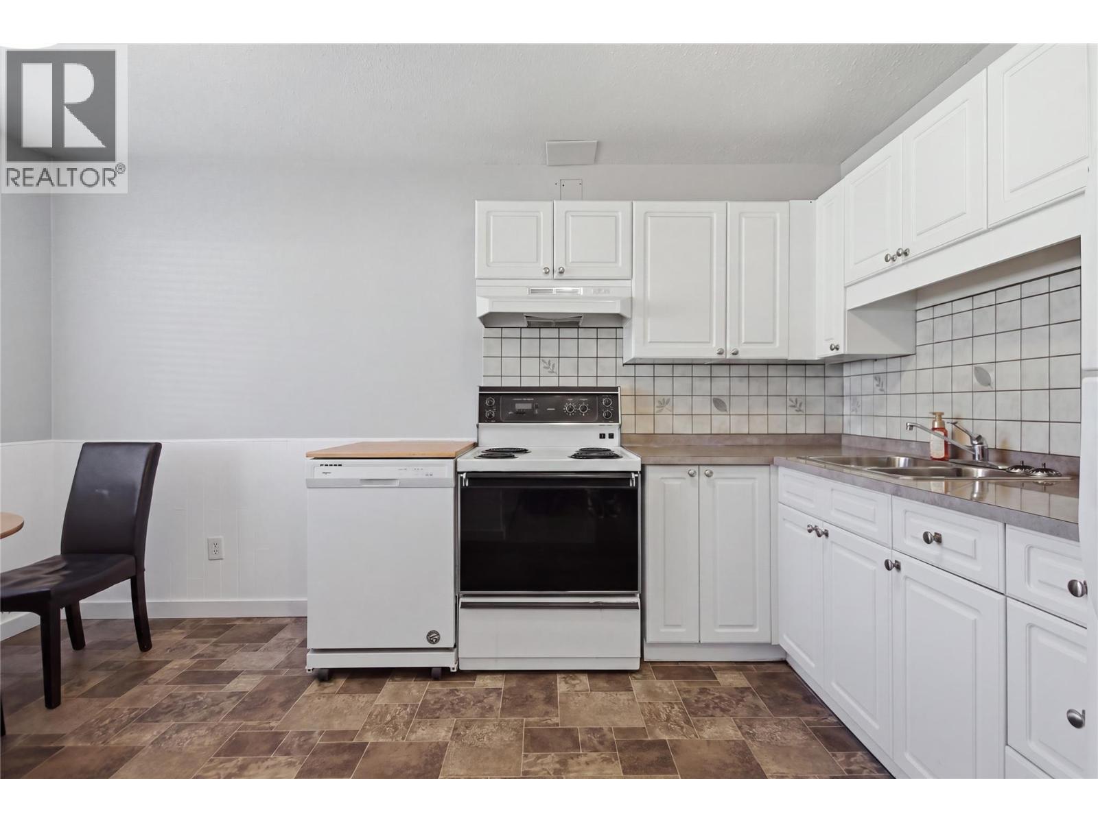 #56 1697 GREENFIELD Avenue - 2