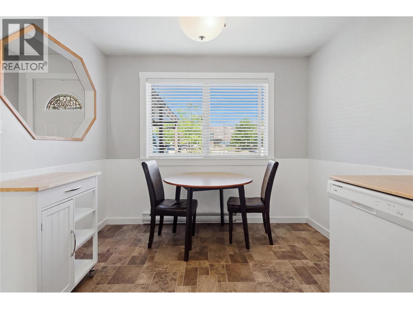 #56 1697 GREENFIELD Avenue - Image 5