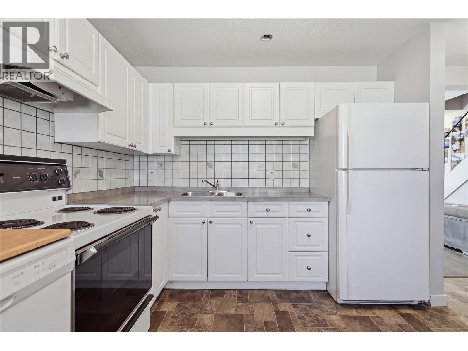 #56 1697 GREENFIELD Avenue - 3
