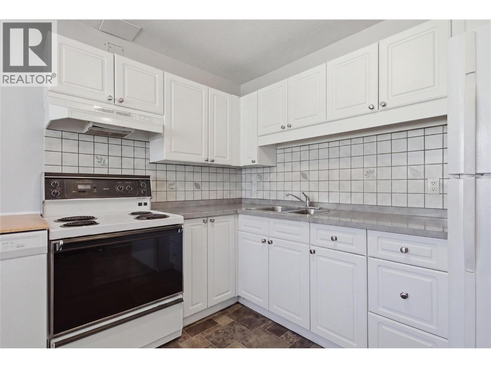 #56 1697 GREENFIELD Avenue - 4