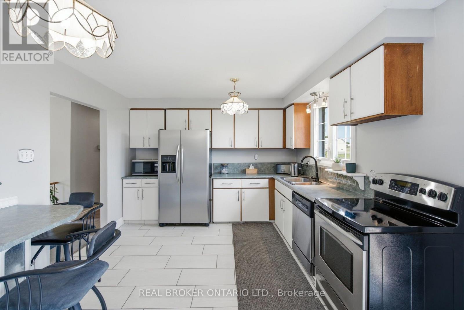 785 REID ROAD - Image 9
