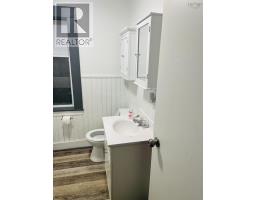 1 Butler Street, Yarmouth, NS B5A3Y7 Photo 10