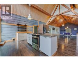 Kitchen - 2193 Park Avenue, Lumby, BC V0E2G0 Photo 8