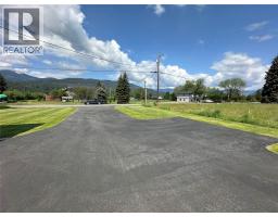 928 Waterloo Crescent, Castlegar, BC V1N4M3 Photo 9