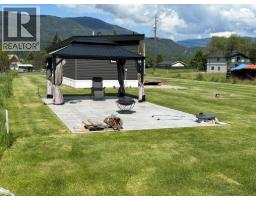 Kitchen - 928 Waterloo Crescent, Castlegar, BC V1N4M3 Photo 6