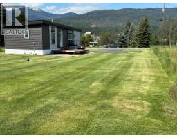928 Waterloo Crescent, Castlegar, BC V1N4M3 Photo 7