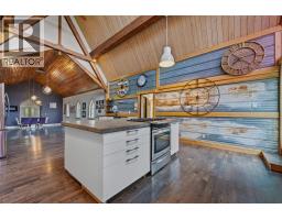Primary Bedroom - 2193 Park Avenue, Lumby, BC V0E2G0 Photo 12