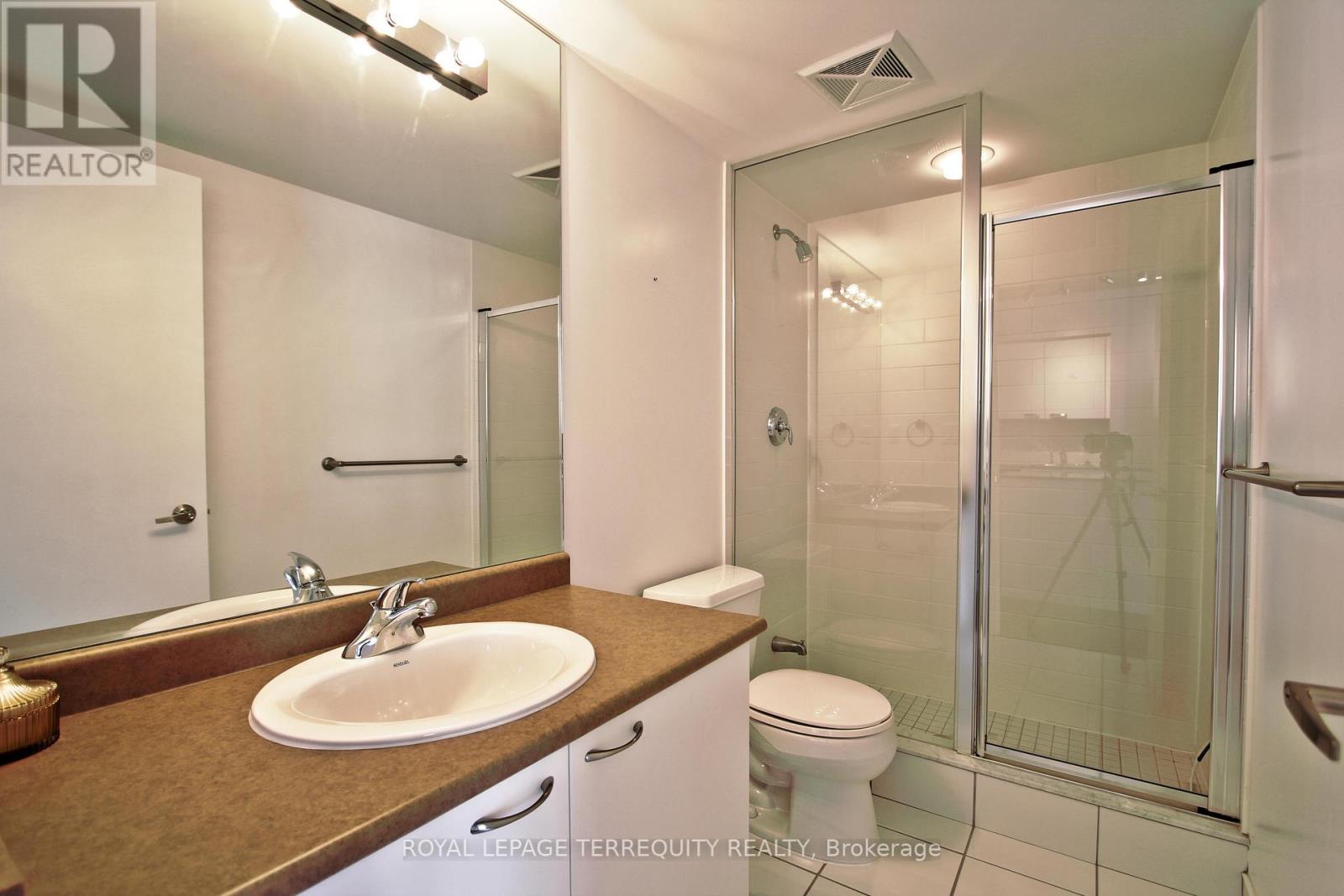 #708 22 WELLESLEY STREET E - 17