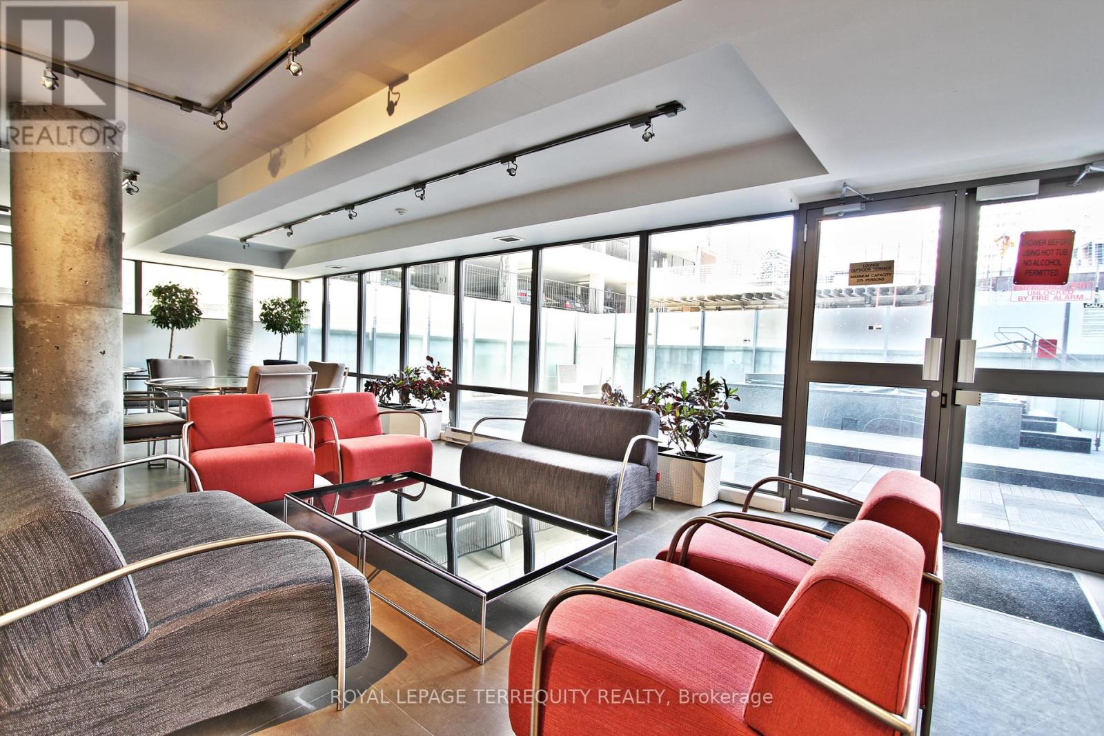 #708 22 WELLESLEY STREET E - 24