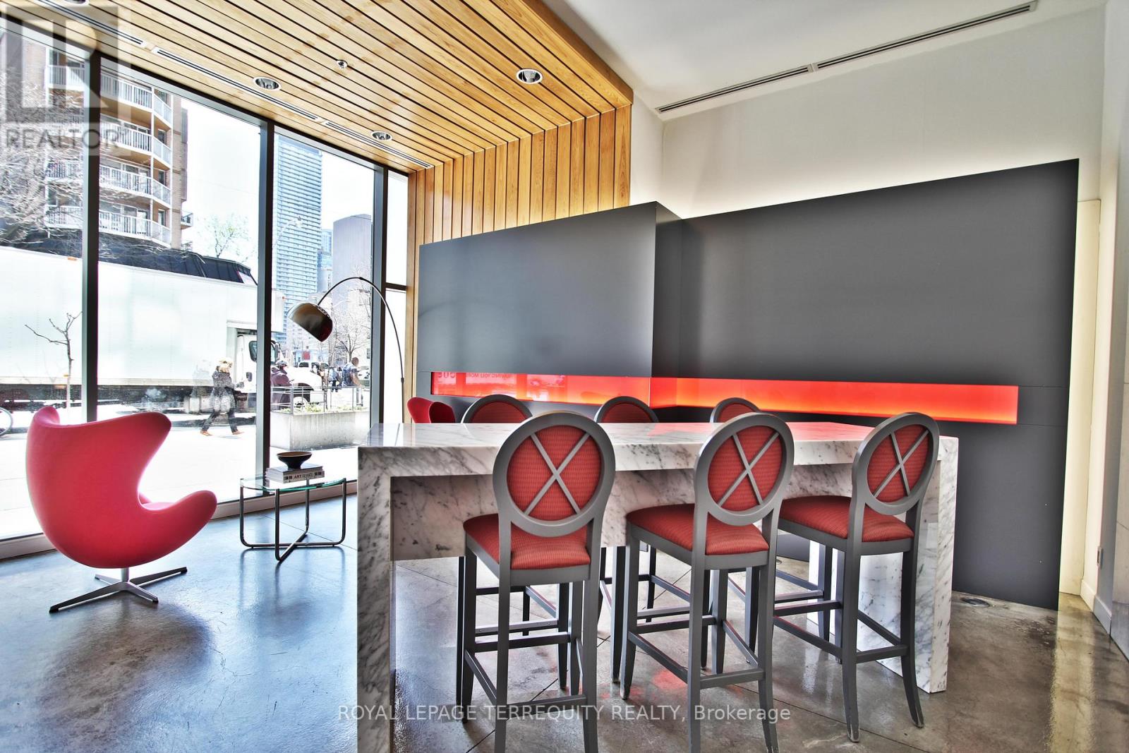 #708 22 WELLESLEY STREET E - 25