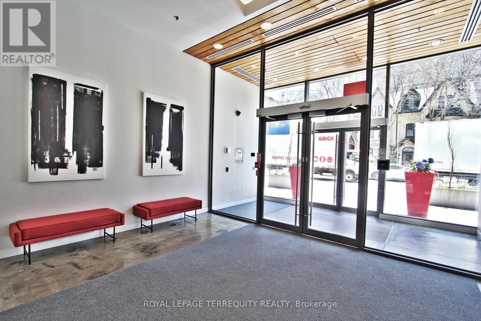 #708 22 WELLESLEY STREET E - 26